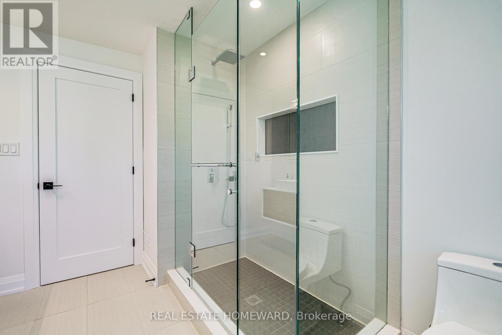 28 RICHARD AVENUE - 26