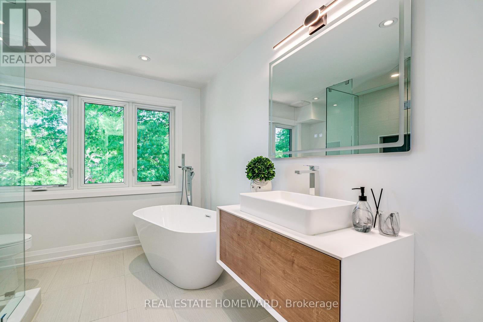 28 RICHARD AVENUE - 25