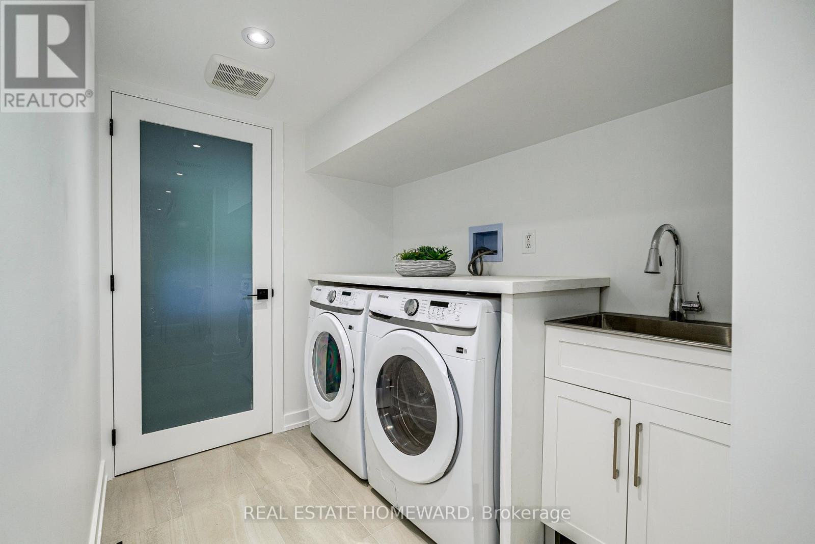 28 RICHARD AVENUE - 33