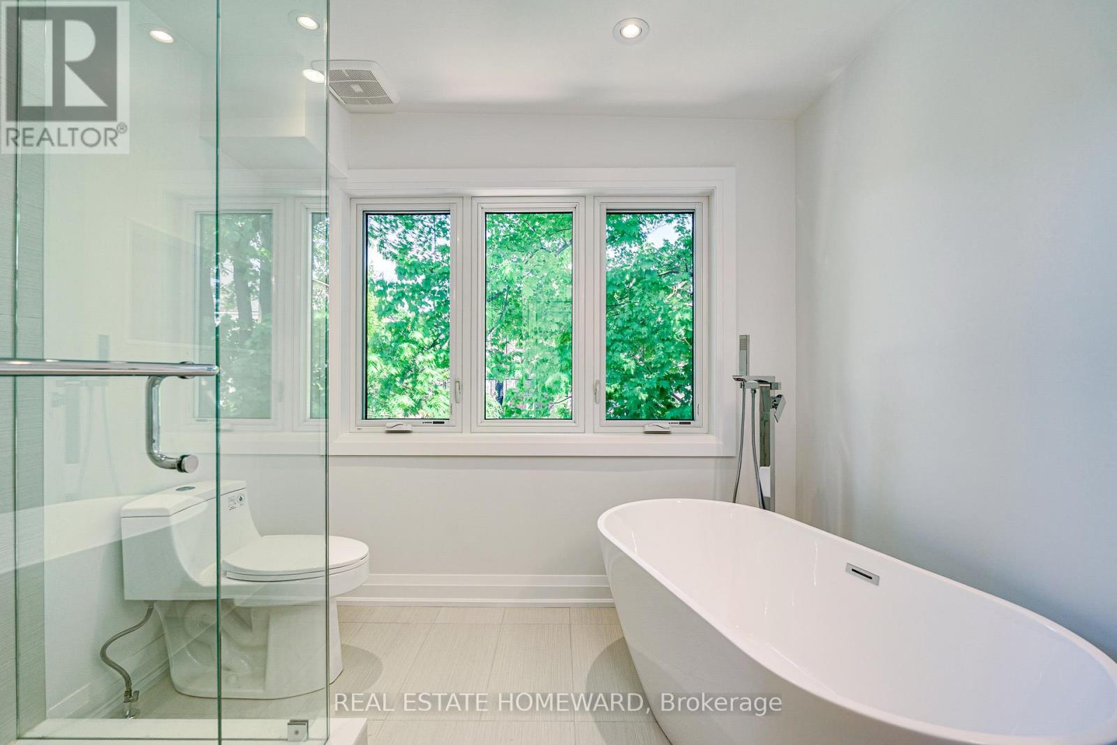 28 RICHARD AVENUE - 27