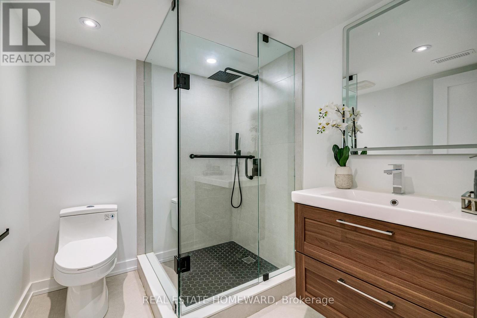 28 RICHARD AVENUE - 34