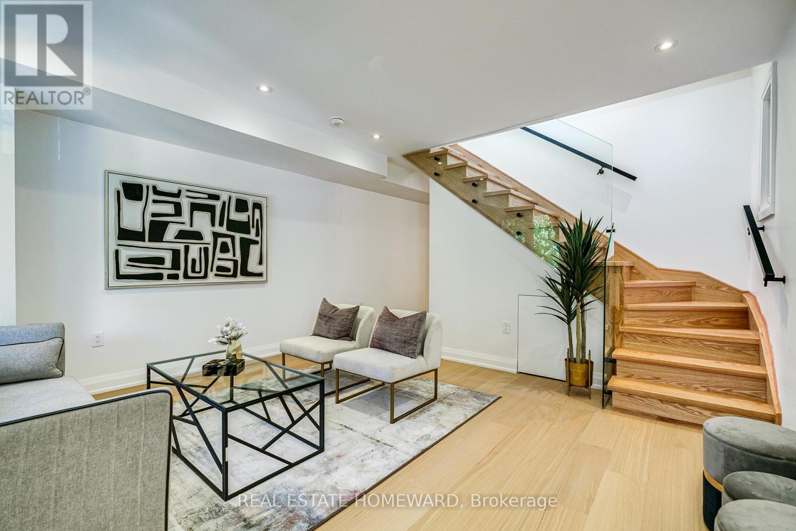 28 RICHARD AVENUE - 5