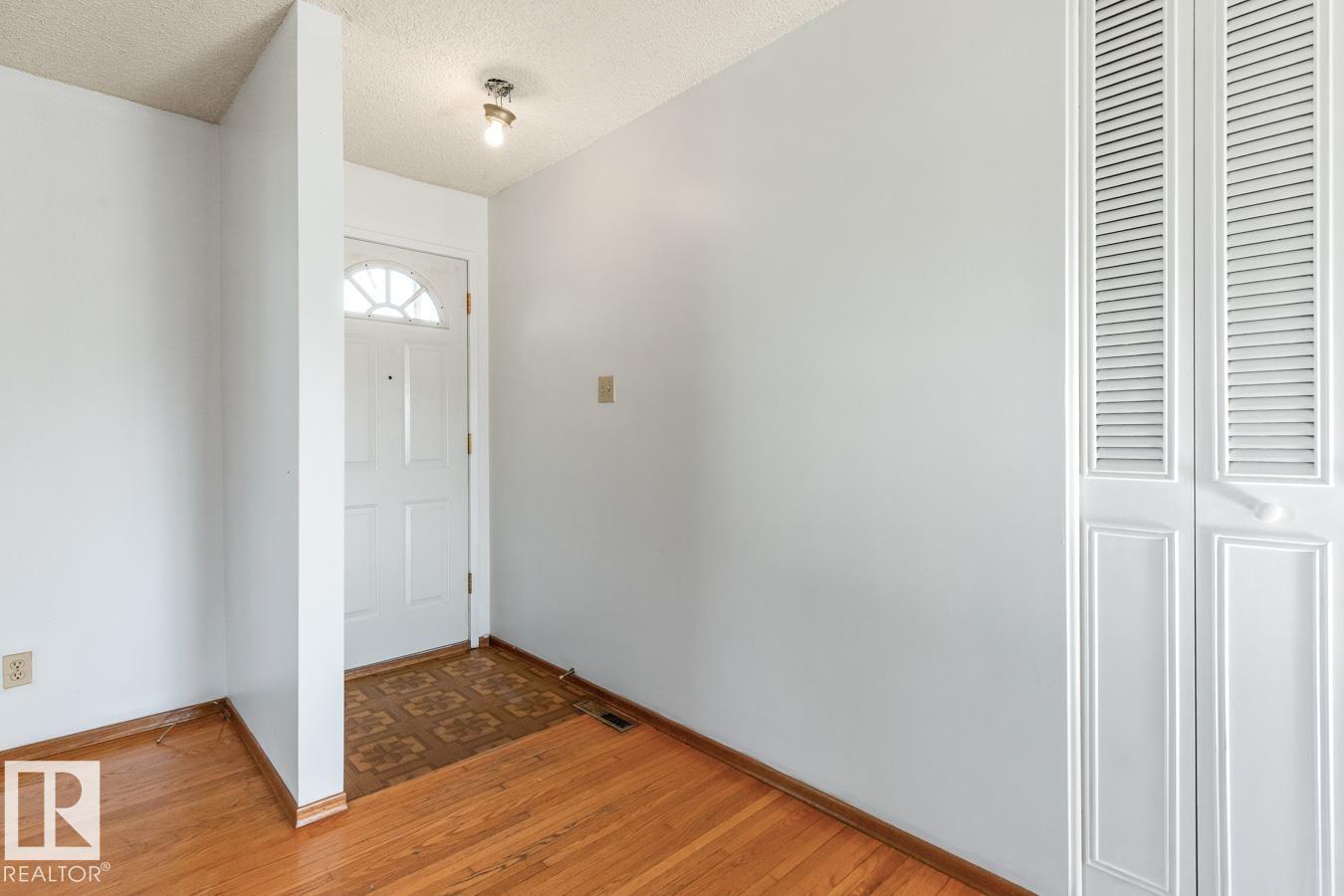 8507 52 ST NW - photo 4