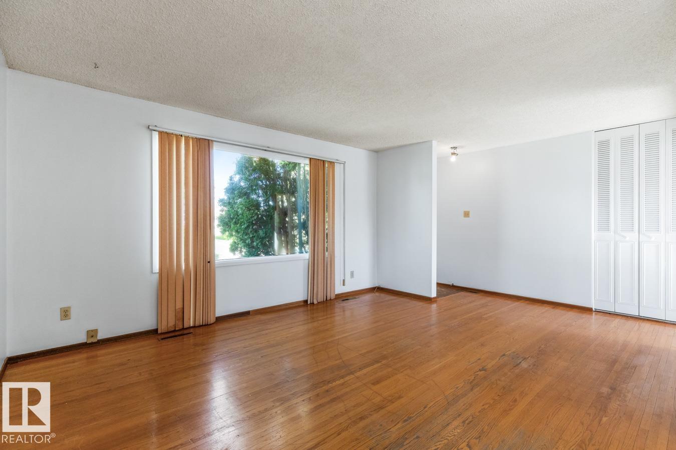 8507 52 ST NW - photo 5