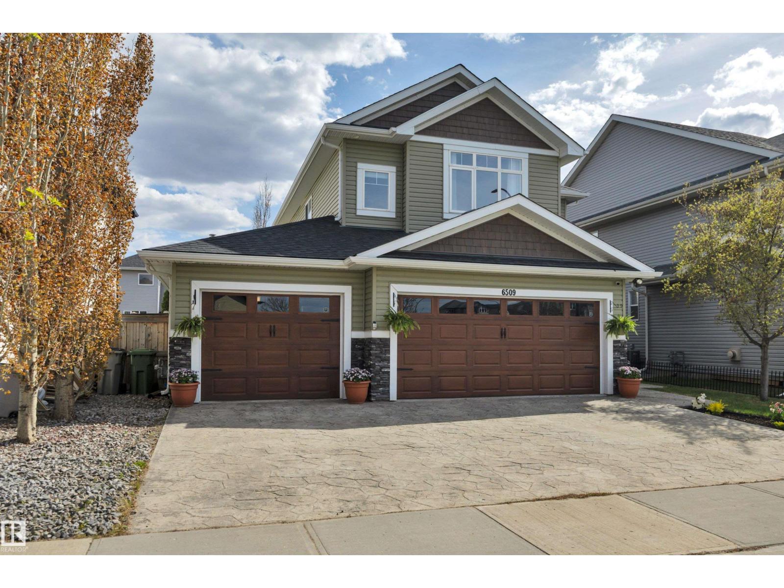 6509 38 AV exterior