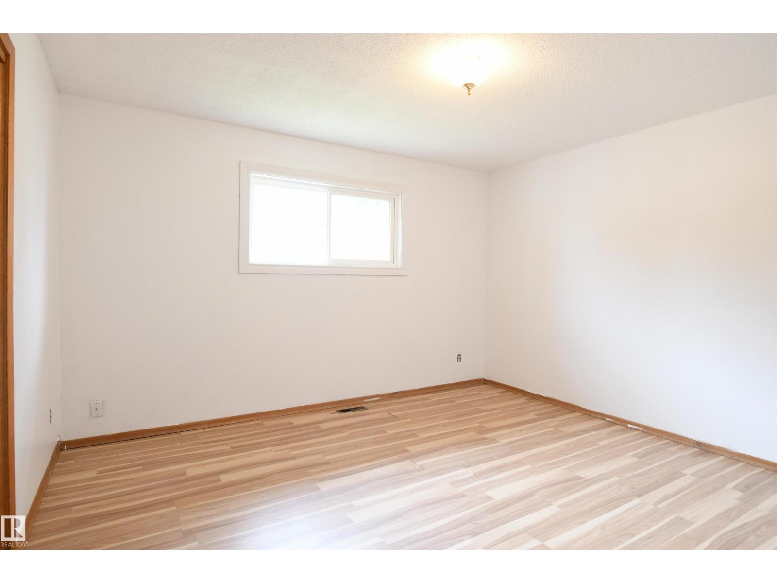 30 PRINCE DR - 21