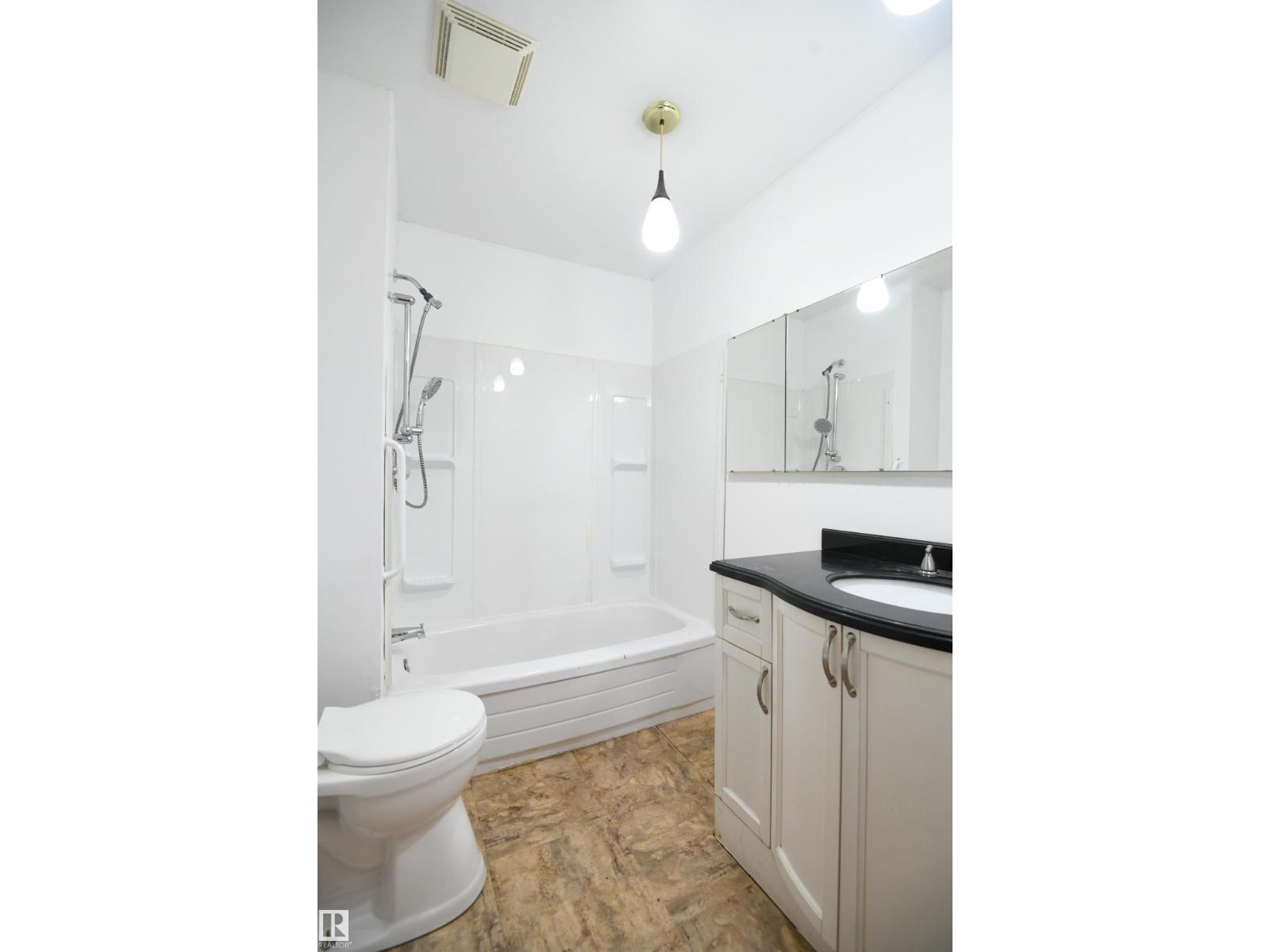 30 PRINCE DR - 25