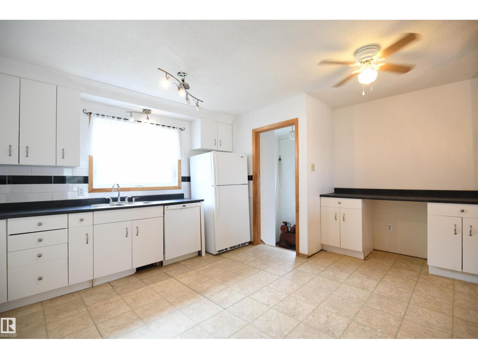 30 PRINCE DR - 26