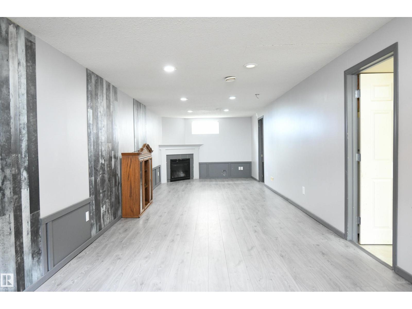 30 PRINCE DR - 27