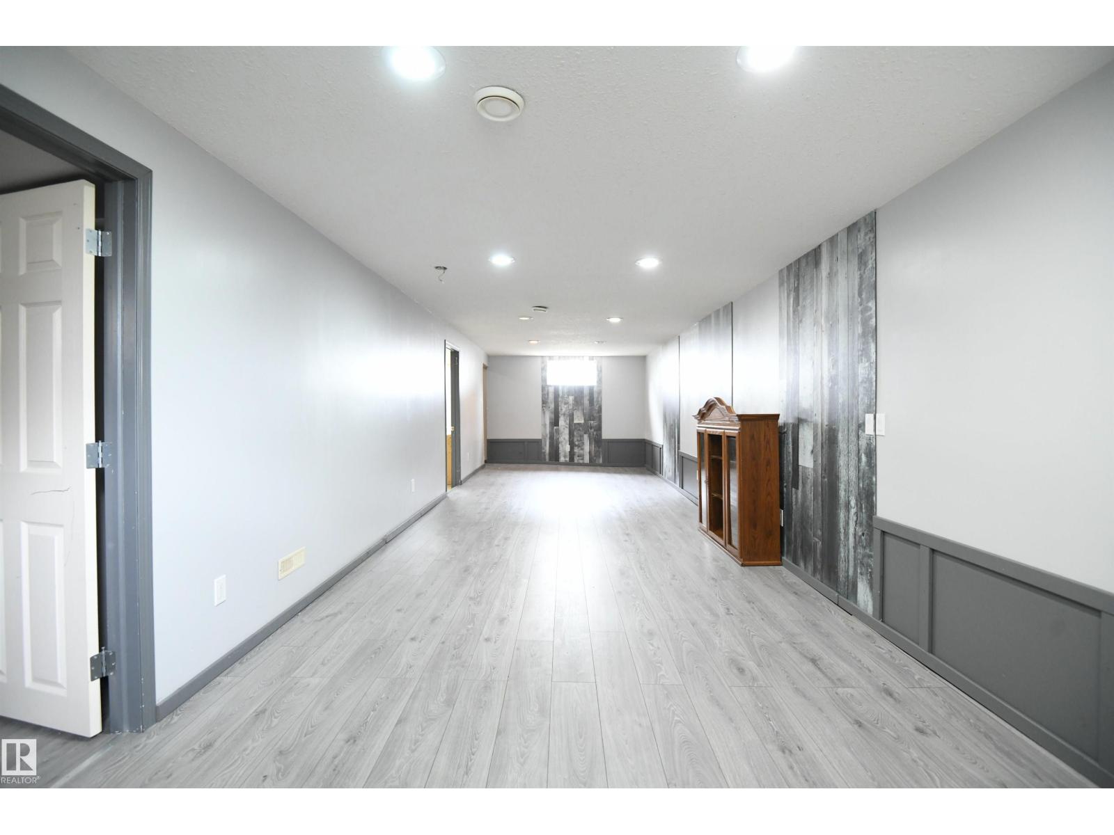 30 PRINCE DR - 28