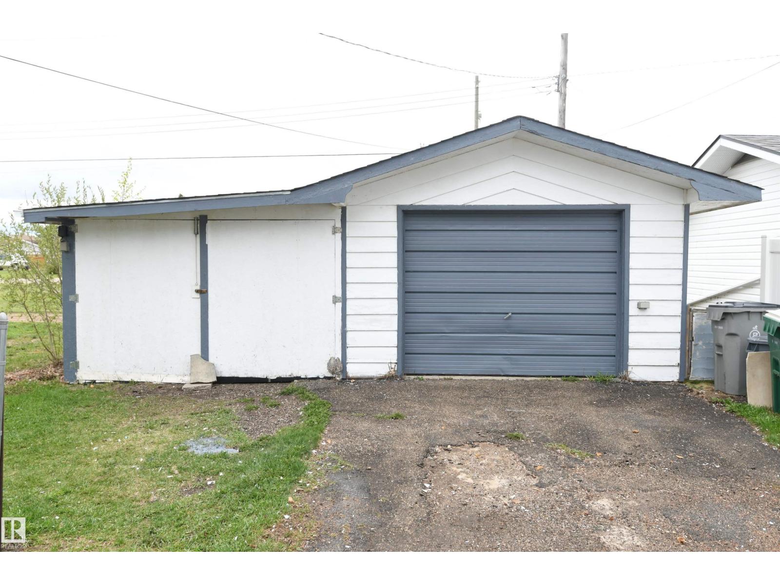 30 PRINCE DR - 3