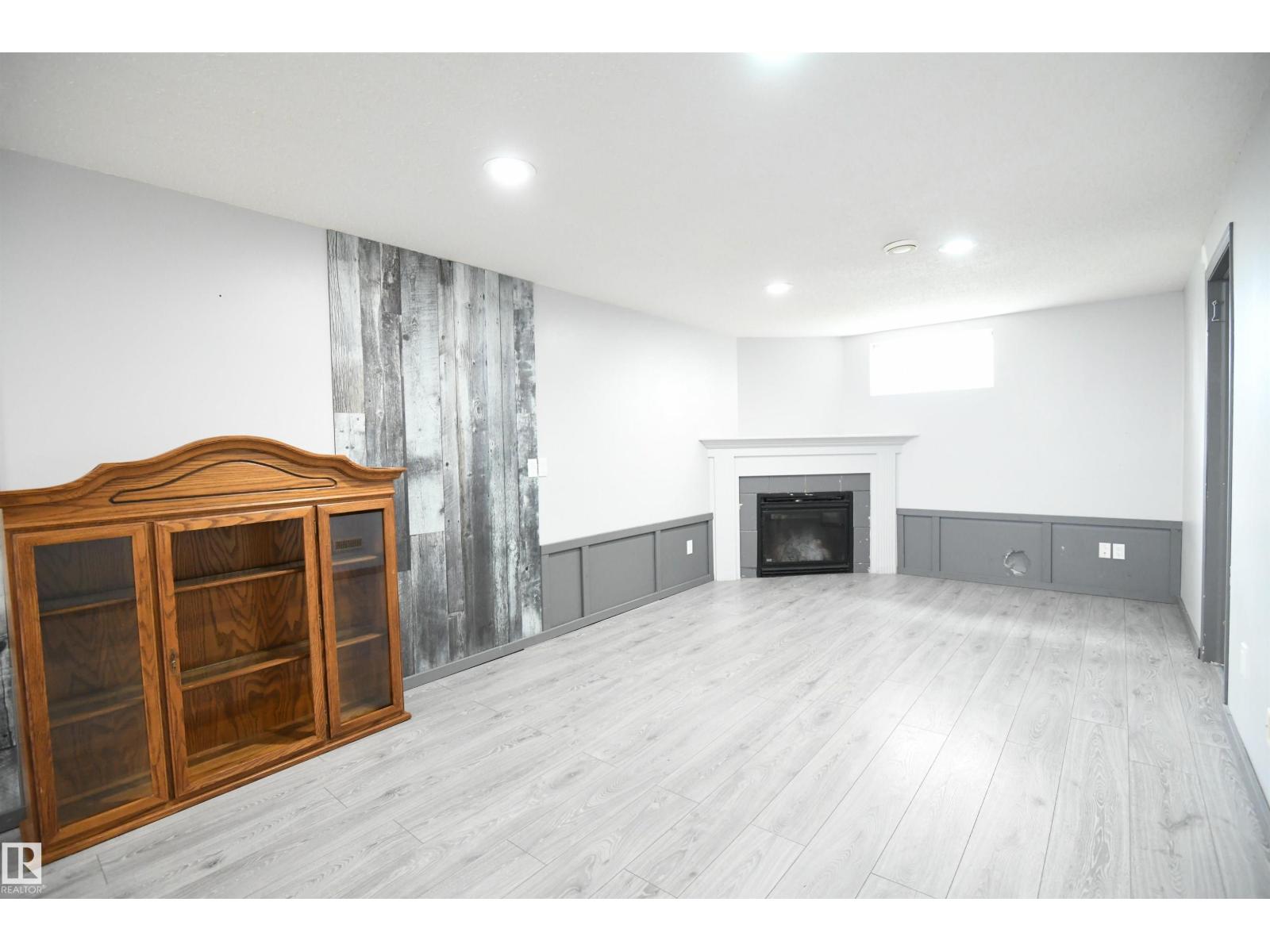 30 PRINCE DR - 30