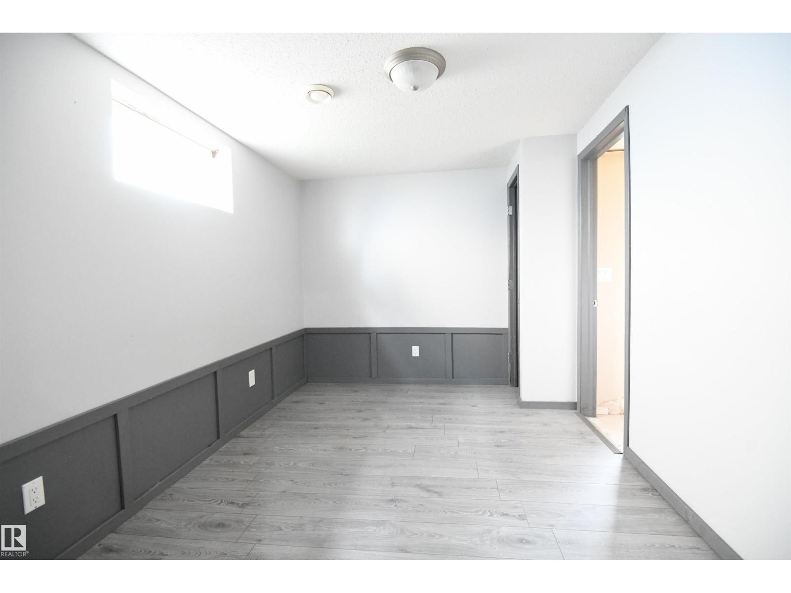 30 PRINCE DR - 31