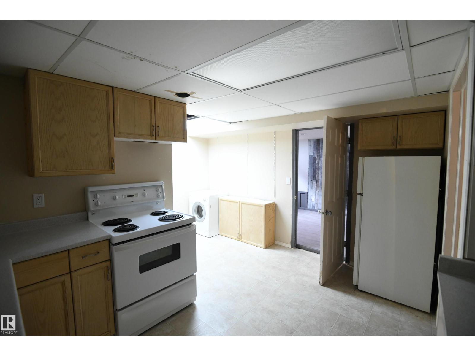 30 PRINCE DR - 33