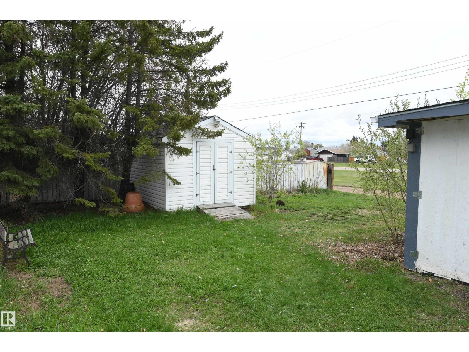 30 PRINCE DR - 4