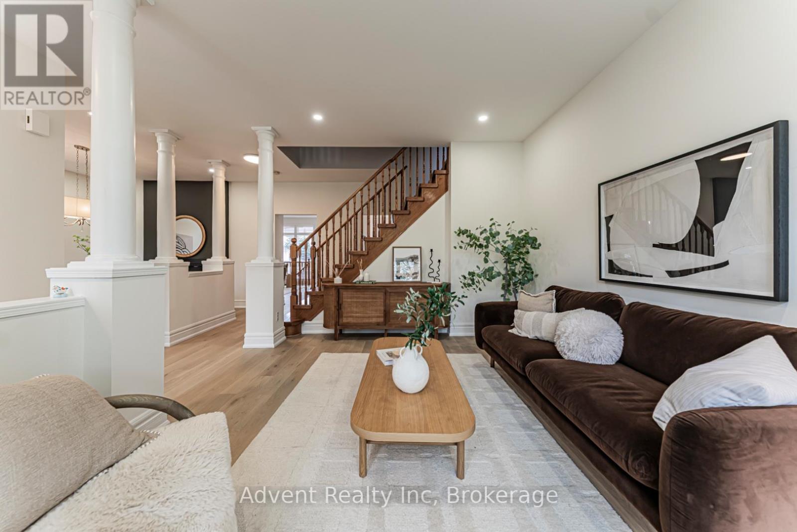 5 ANGUS GLEN BOULEVARD - Image 2