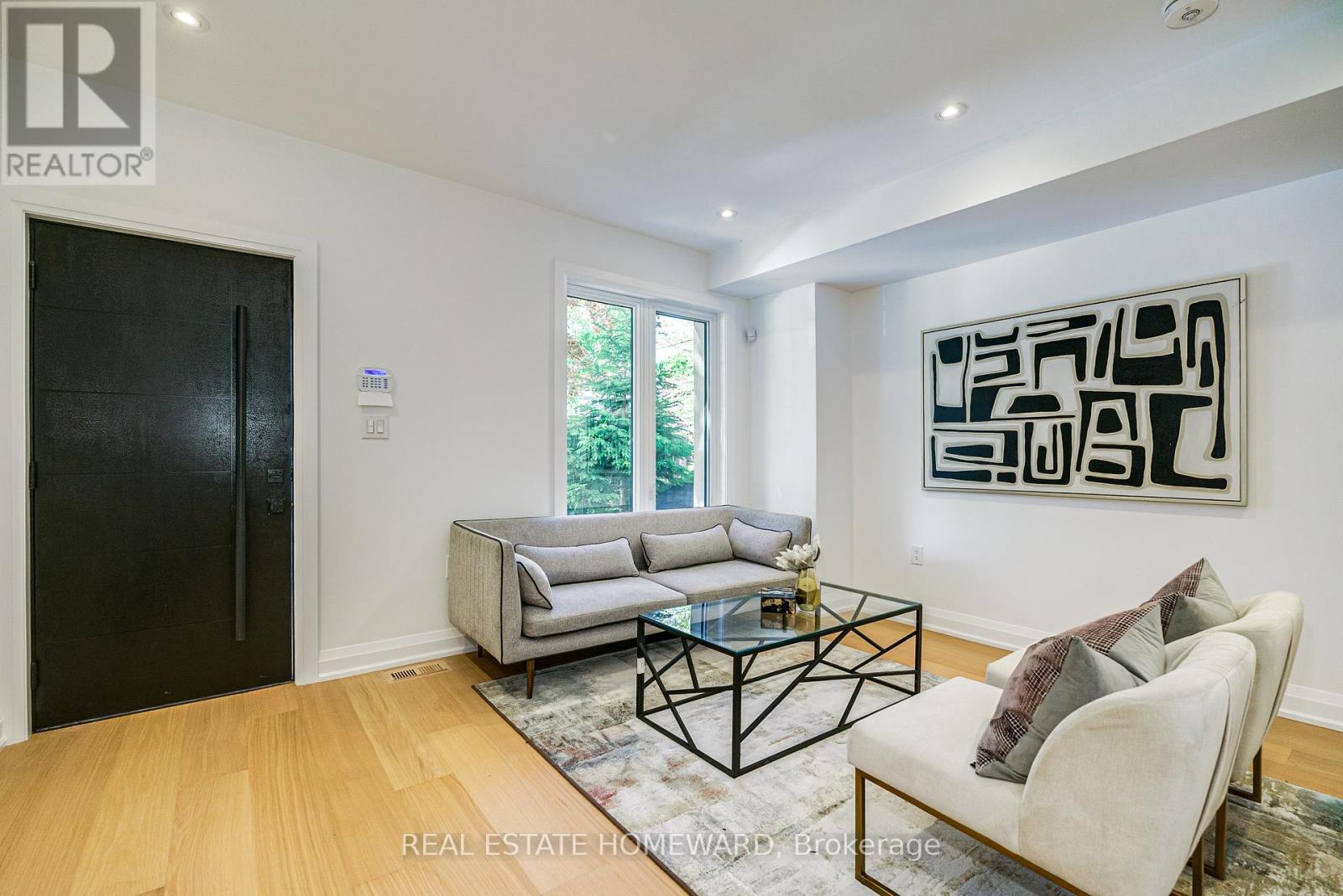 28 RICHARD AVENUE - 4