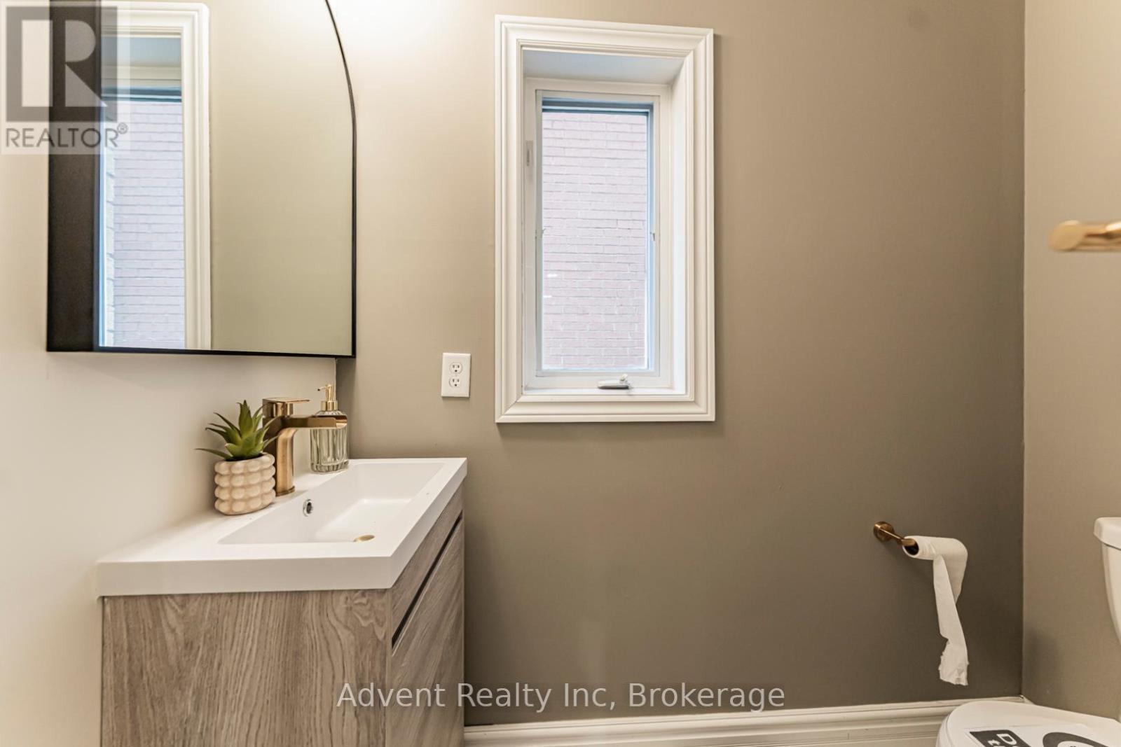 5 ANGUS GLEN BOULEVARD - 24