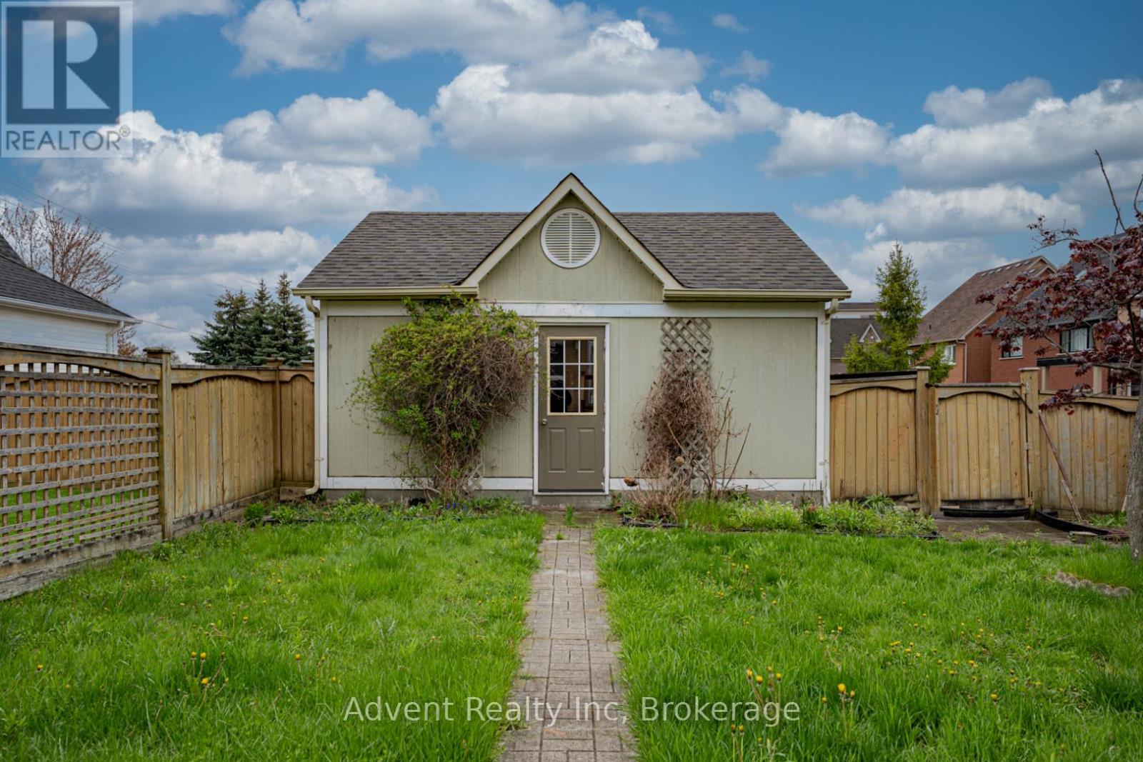 5 ANGUS GLEN BOULEVARD - 40