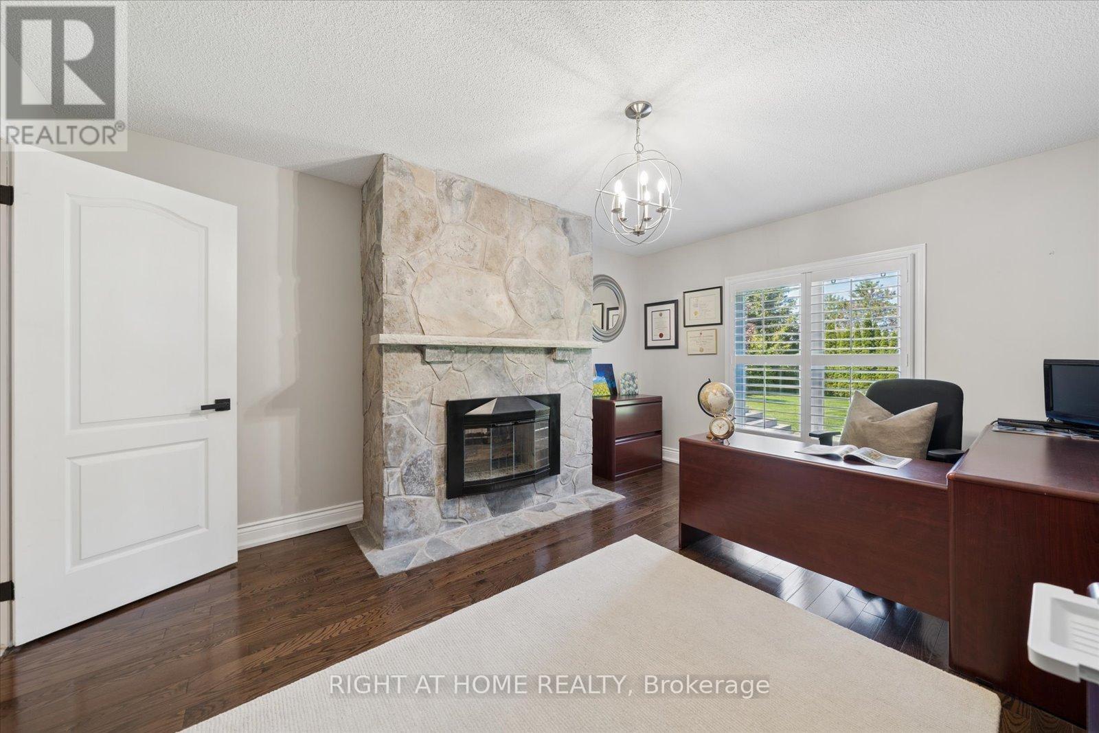 137 TREEGROVE CIRCLE - 17