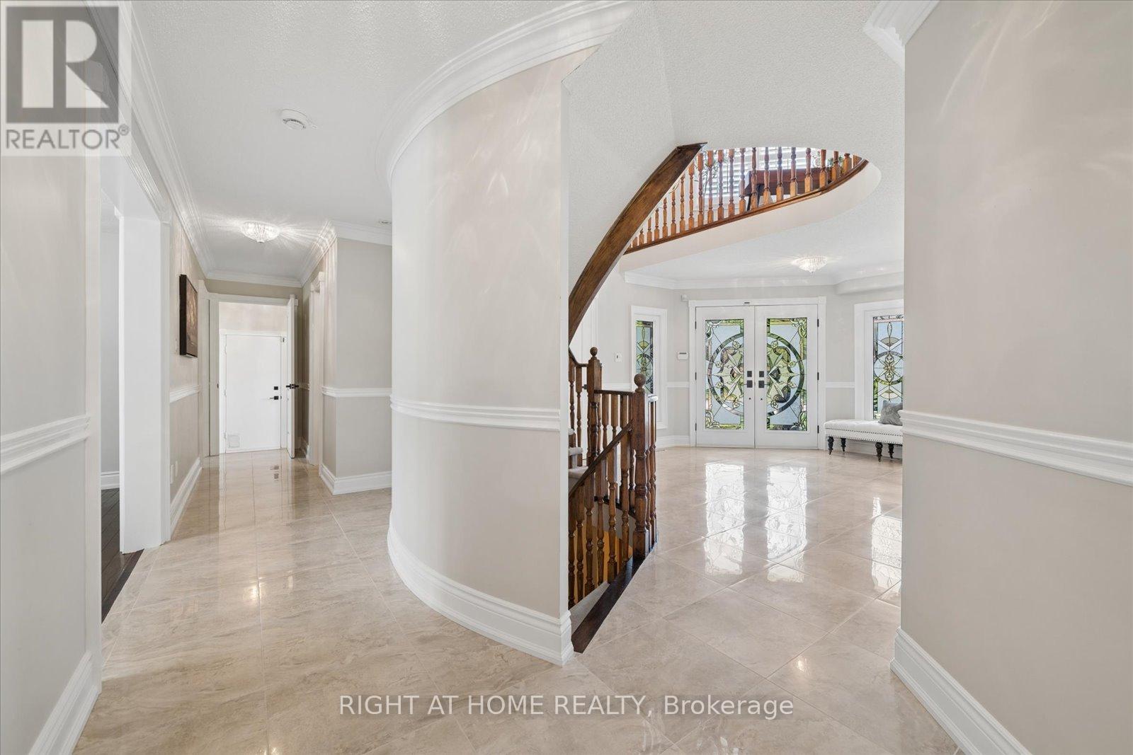 137 TREEGROVE CIRCLE - 19