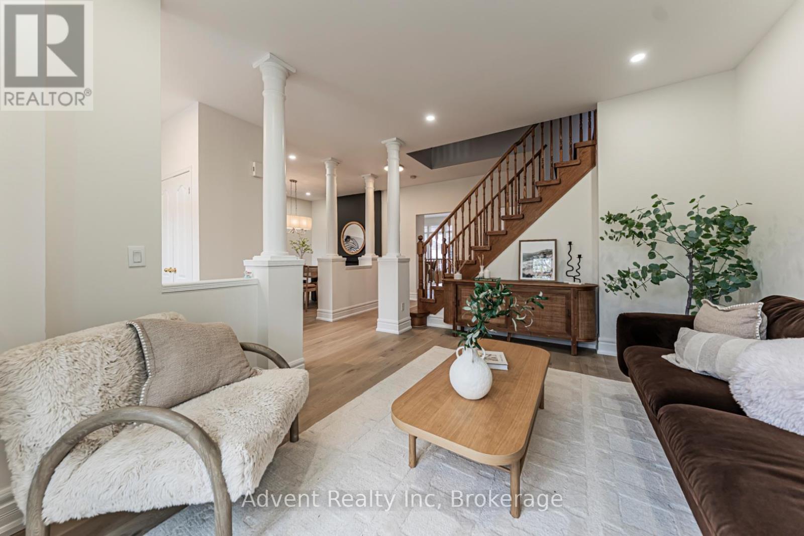 5 ANGUS GLEN BOULEVARD - 6