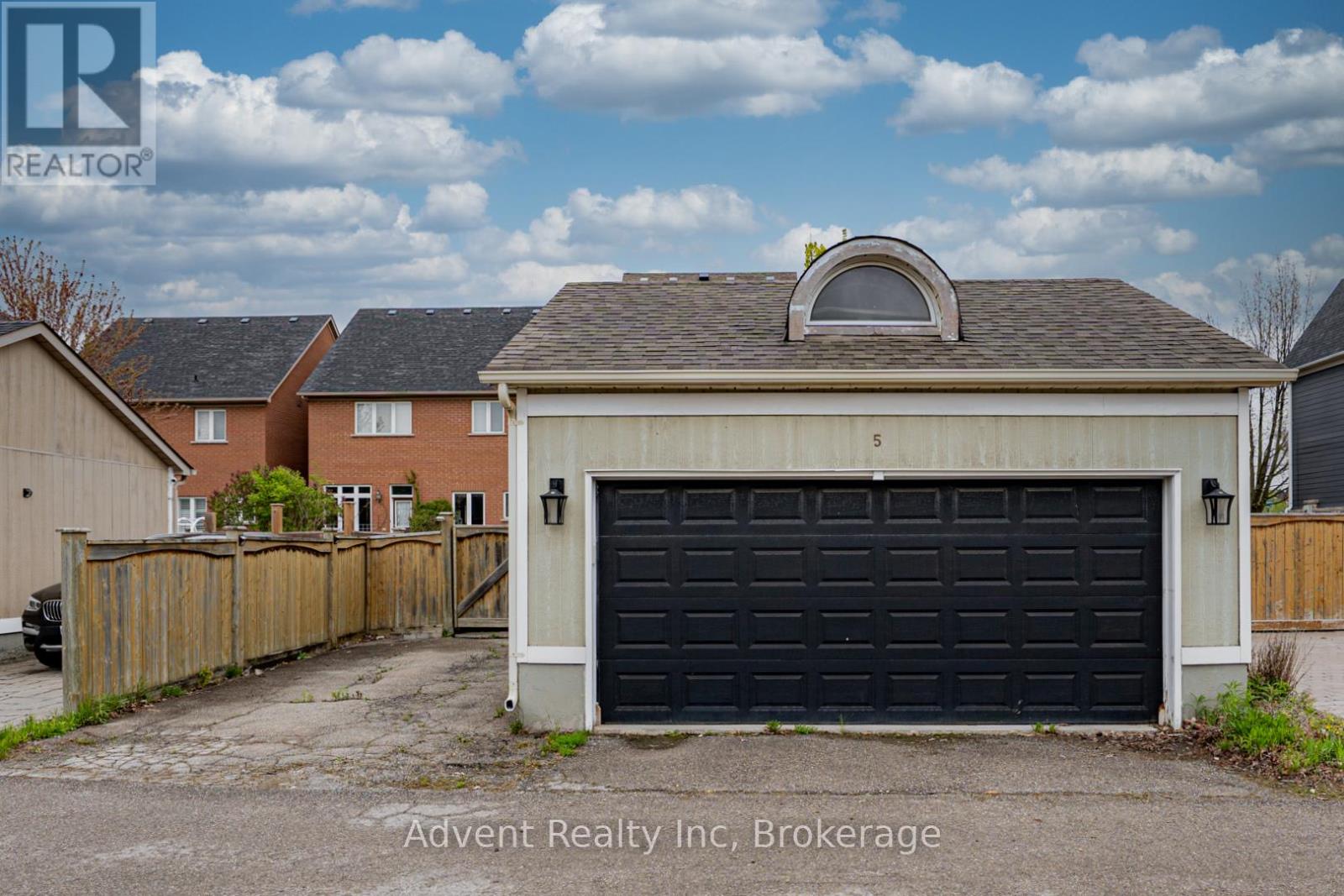 5 ANGUS GLEN BOULEVARD - 43