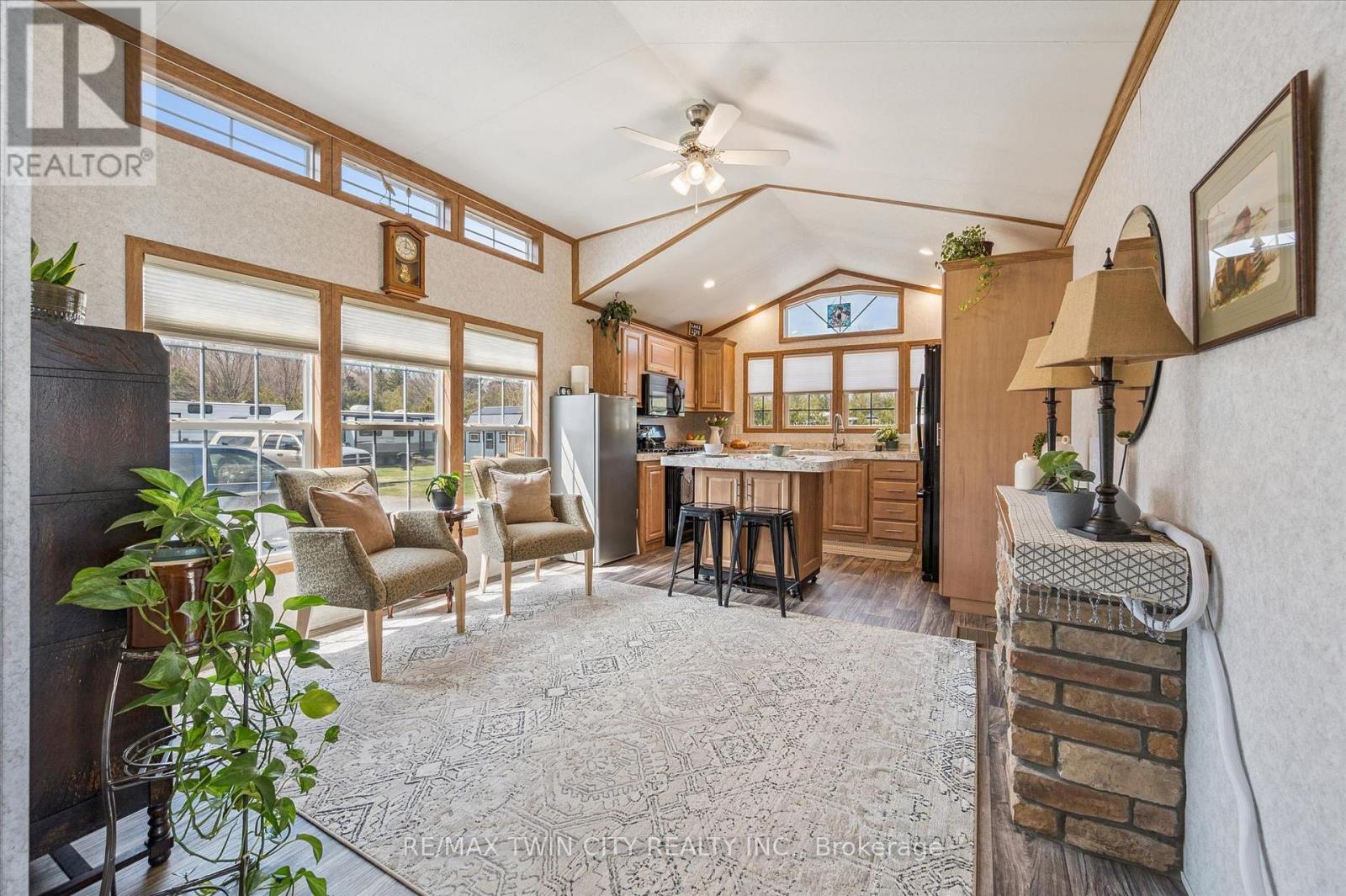 #83 930 LAKESHORE ROAD - 12