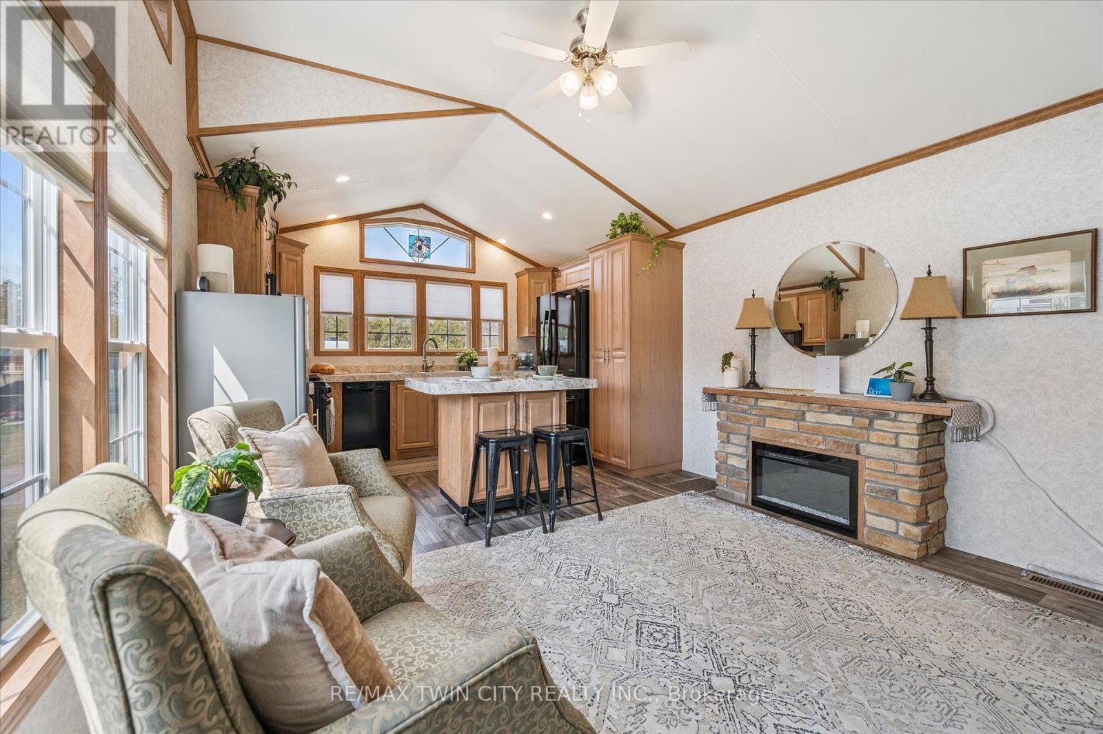 #83 930 LAKESHORE ROAD - 14