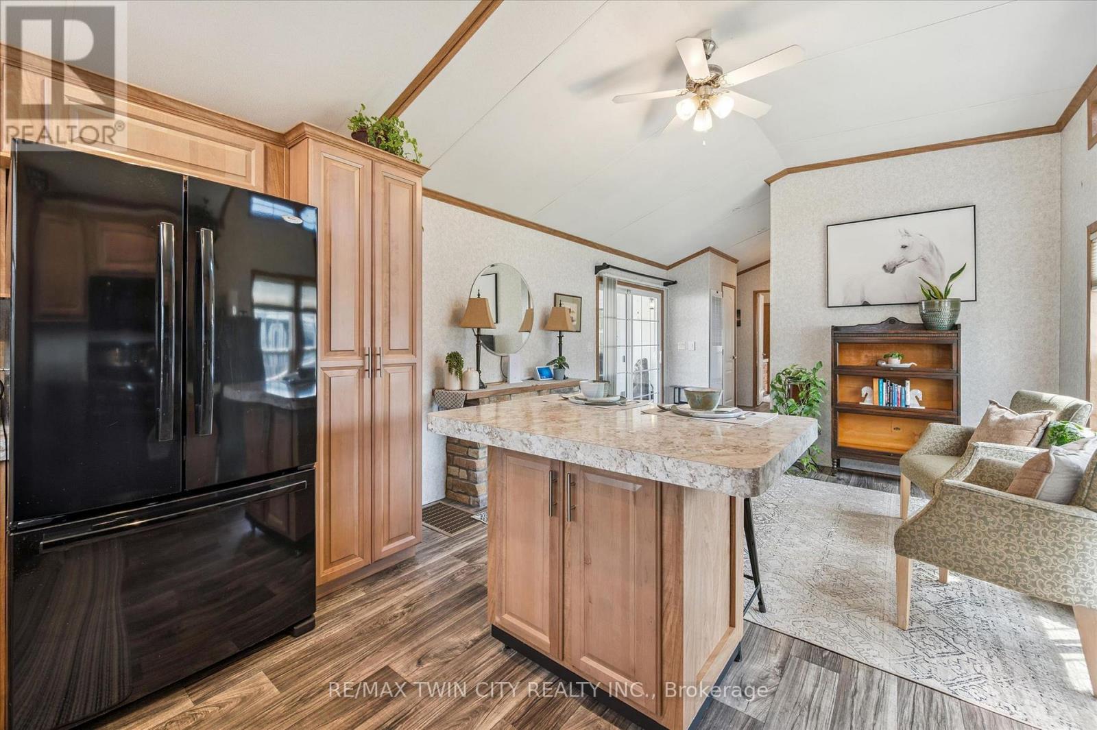 #83 930 LAKESHORE ROAD - 21