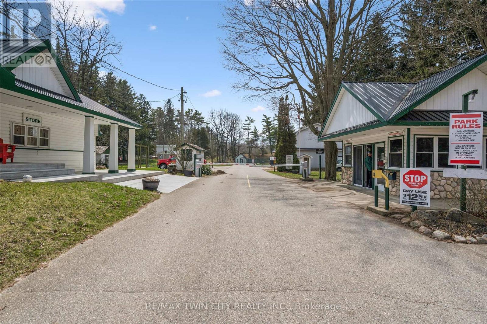 #83 930 LAKESHORE ROAD - 34