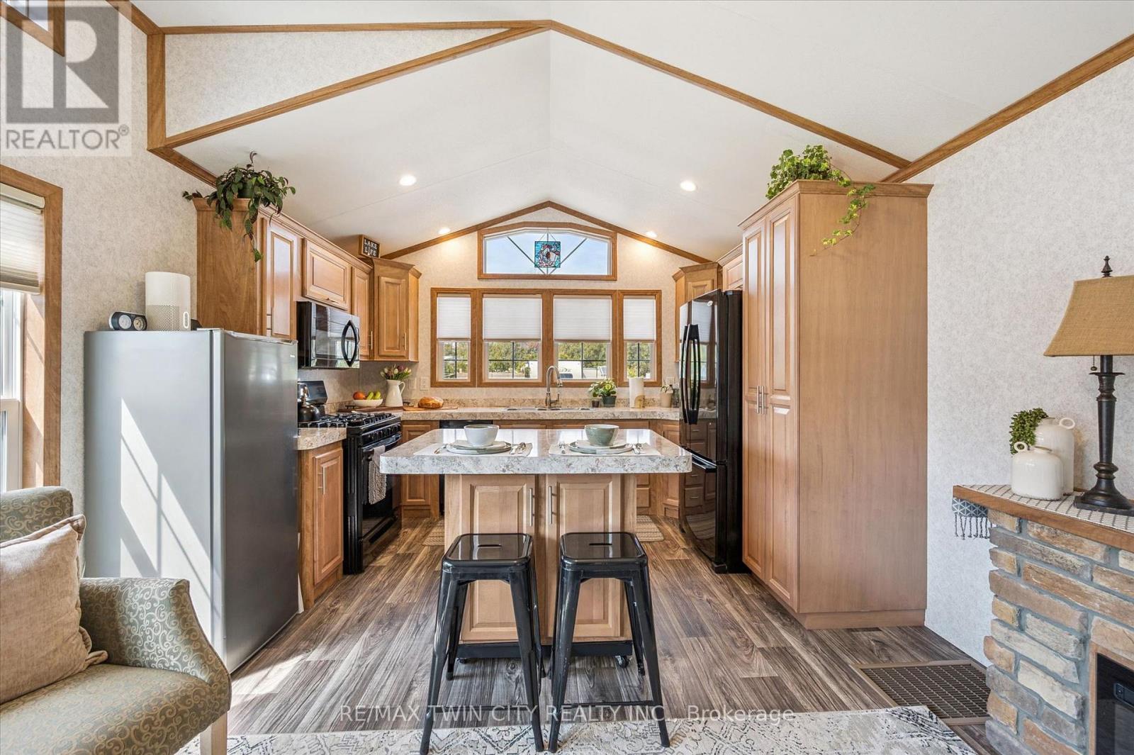 #83 930 LAKESHORE ROAD - 15