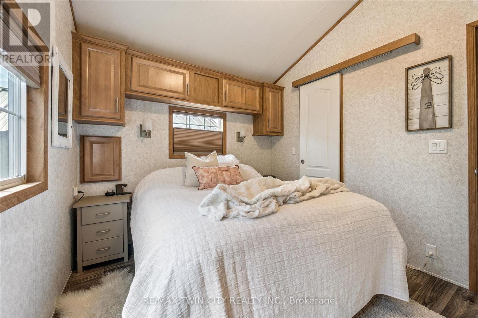 #83 930 LAKESHORE ROAD - 22