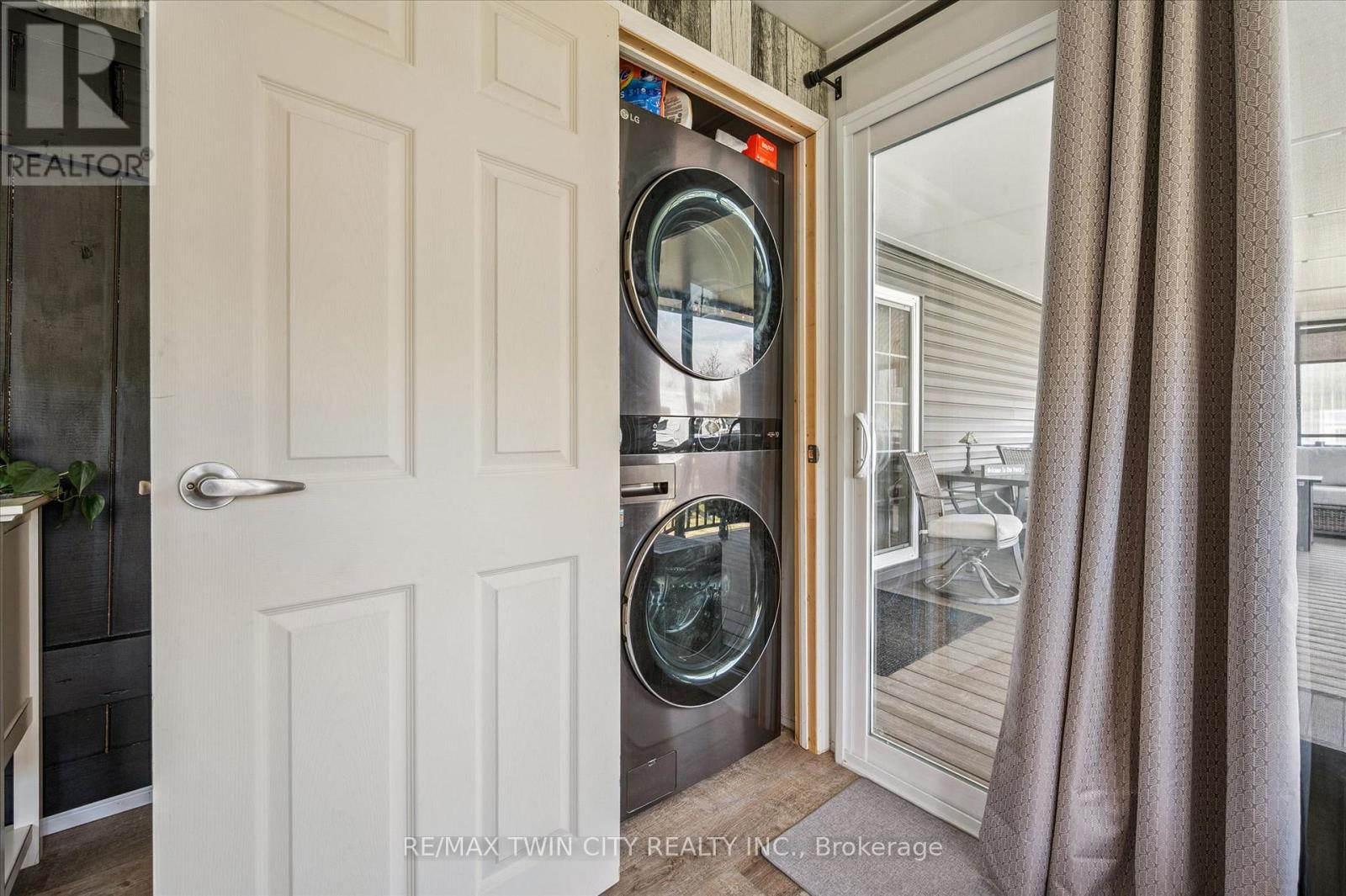 #83 930 LAKESHORE ROAD - 26