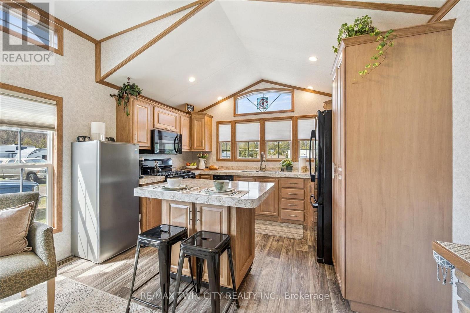 #83 930 LAKESHORE ROAD - 16