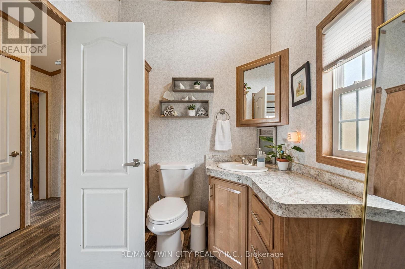 #83 930 LAKESHORE ROAD - 24