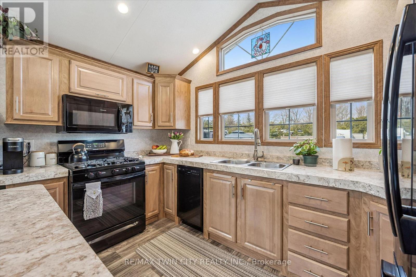 #83 930 LAKESHORE ROAD - 20