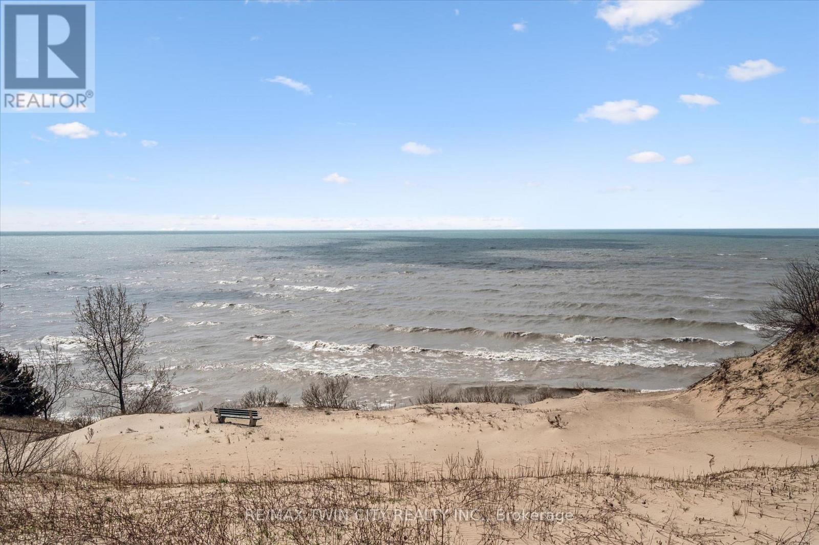 #83 930 LAKESHORE ROAD - 28