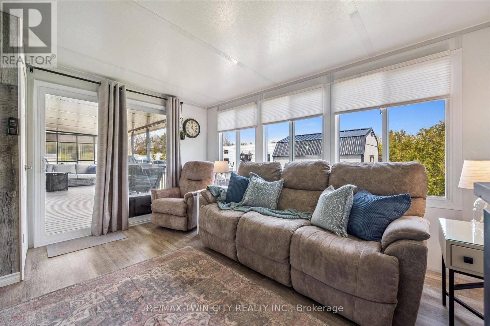 #83 930 LAKESHORE ROAD - 9