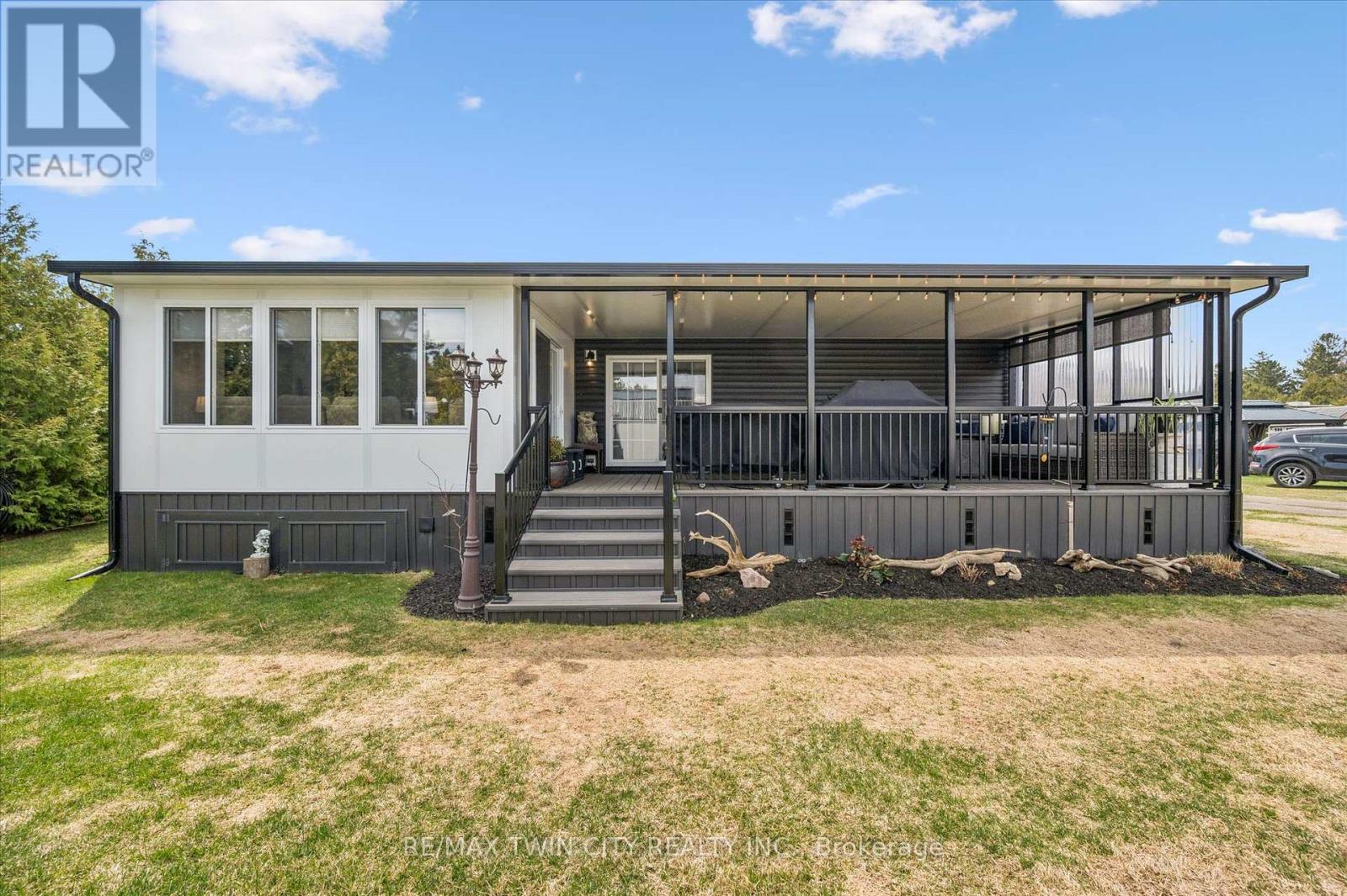 #83 930 LAKESHORE ROAD - 43