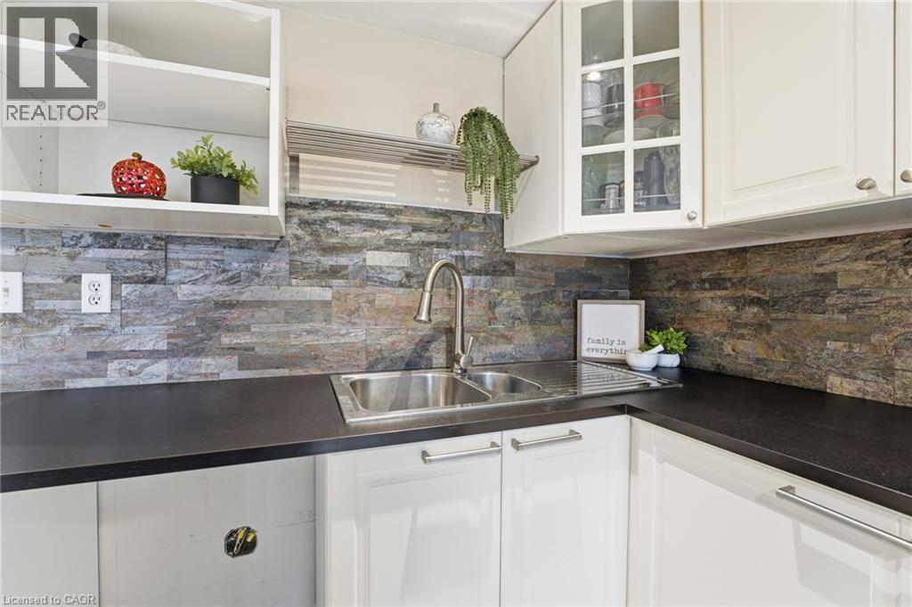 430 WINNIETT Street - 23