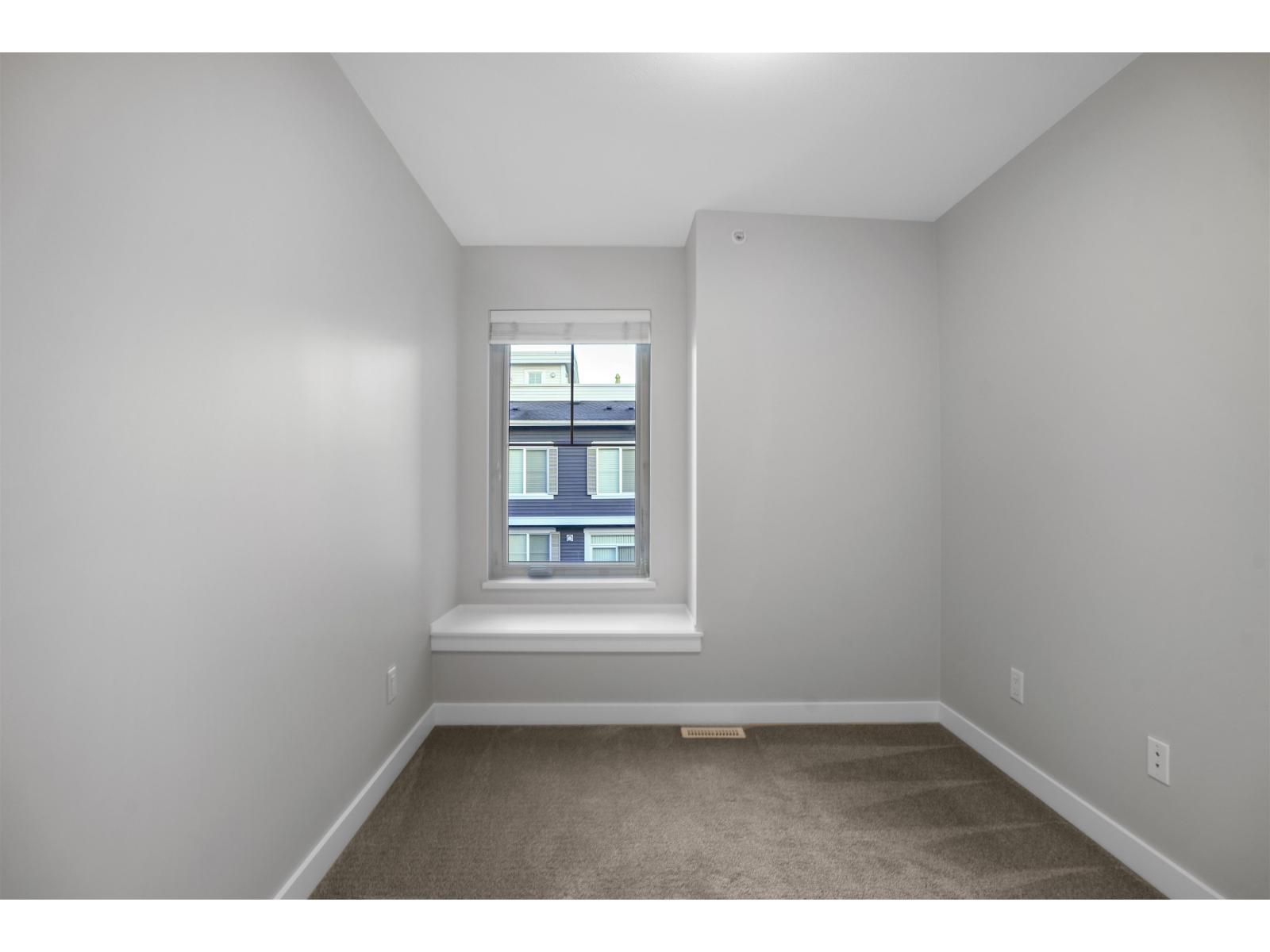73 8371 202B STREET, Langley