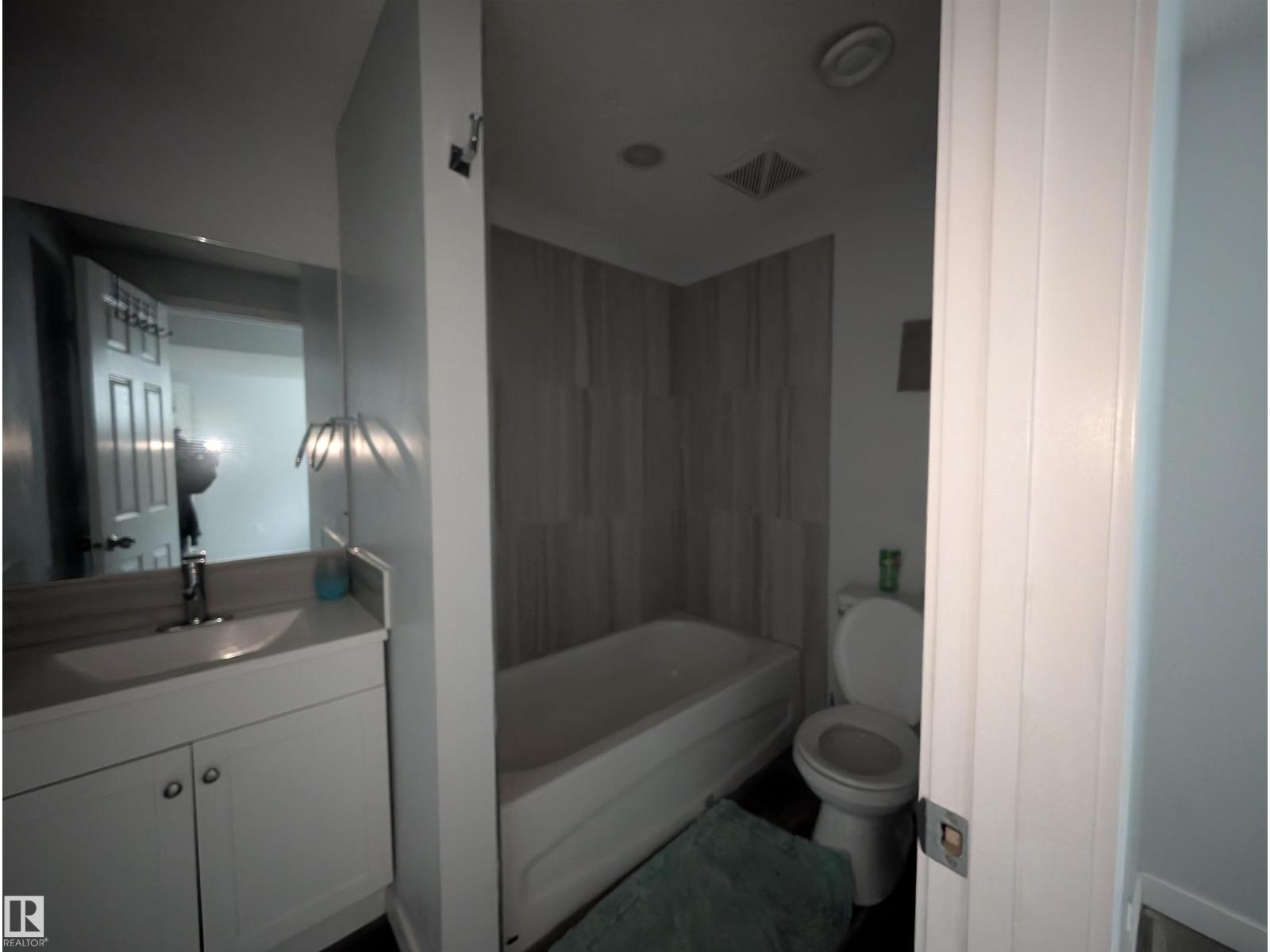 17619 49 ST NW - 16