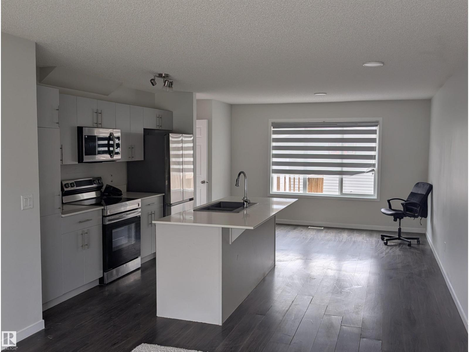 17619 49 ST NW - 15