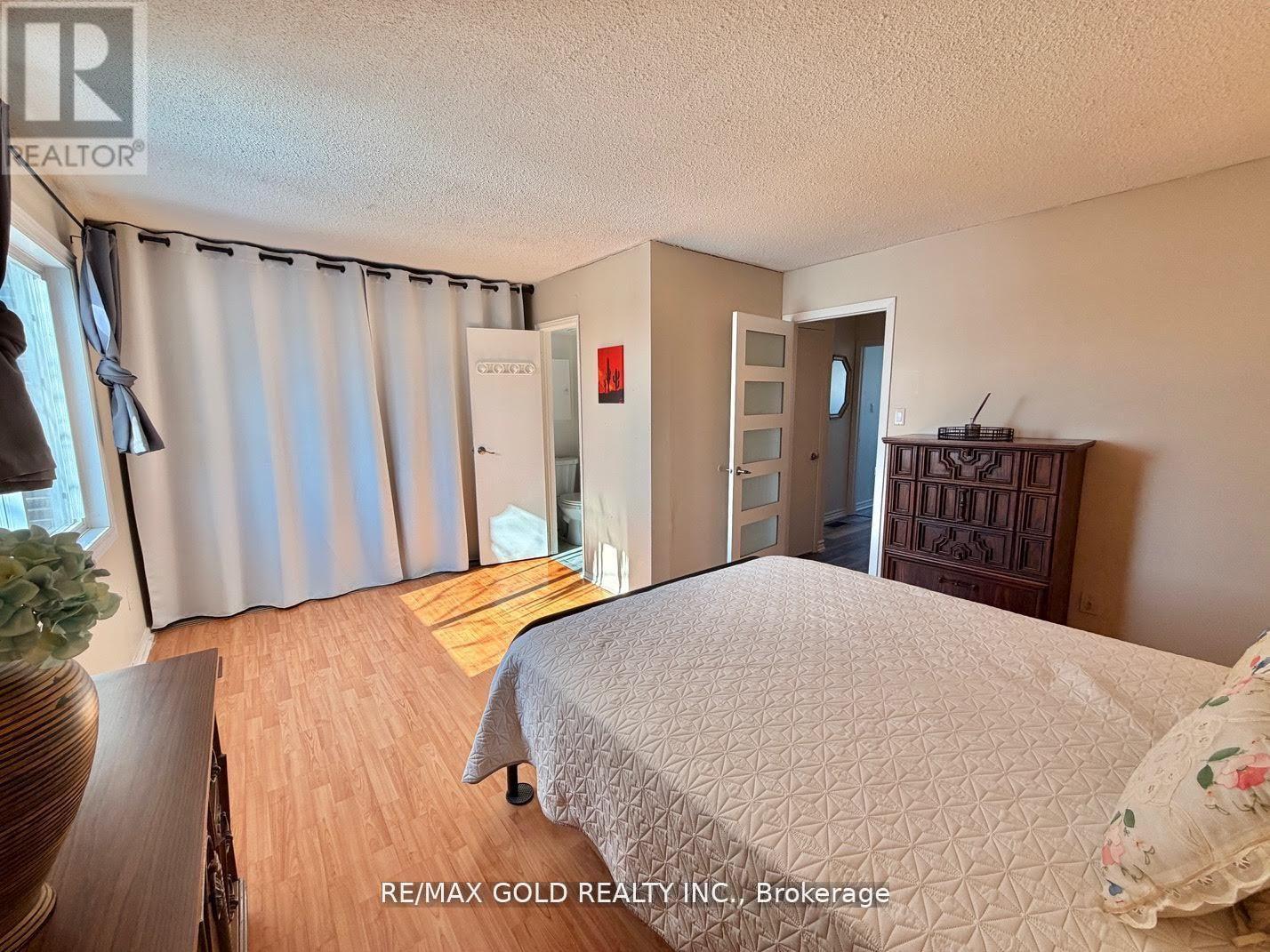#26 7707 DARCEL AVENUE - 20