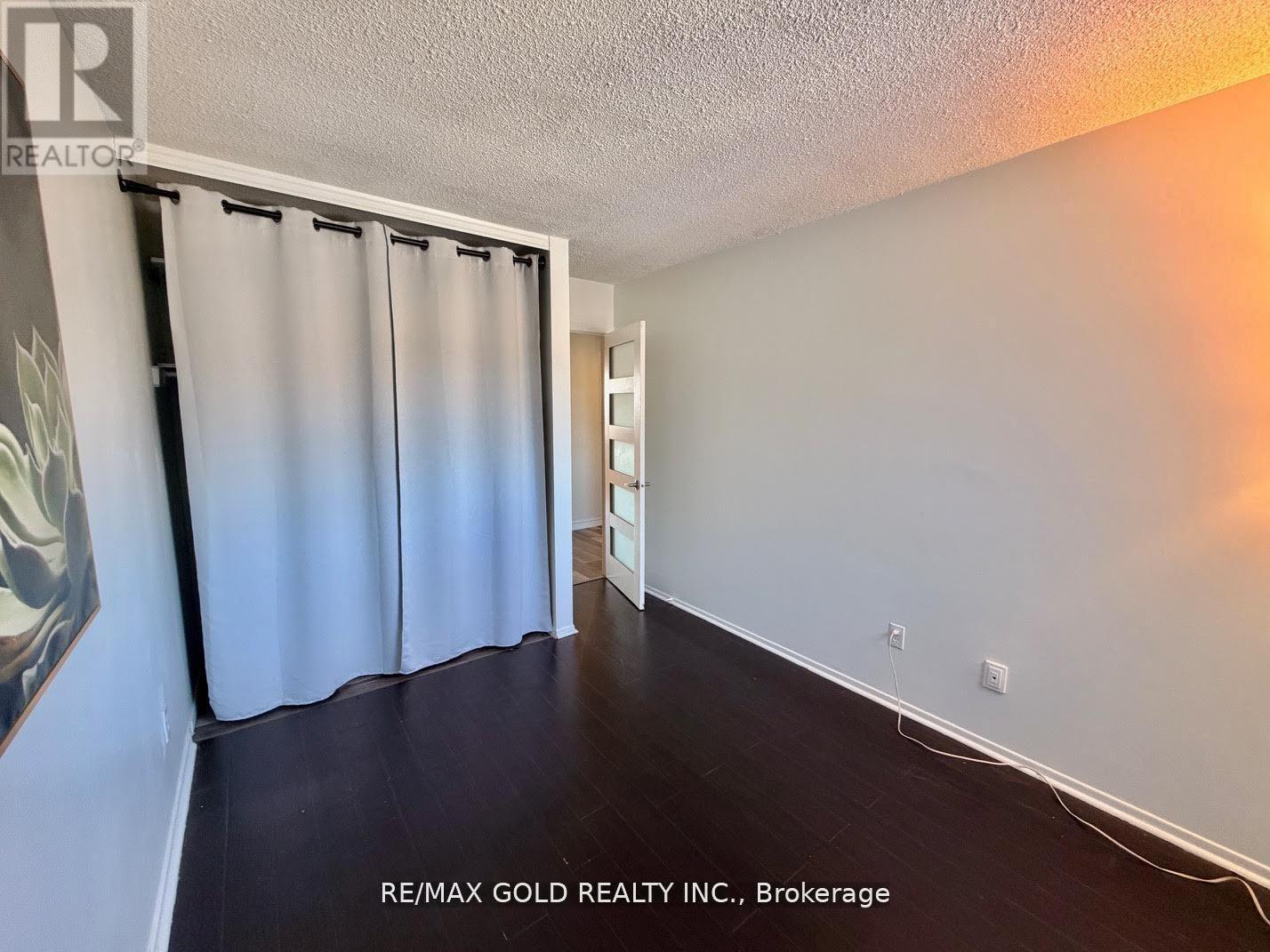 #26 7707 DARCEL AVENUE - 23