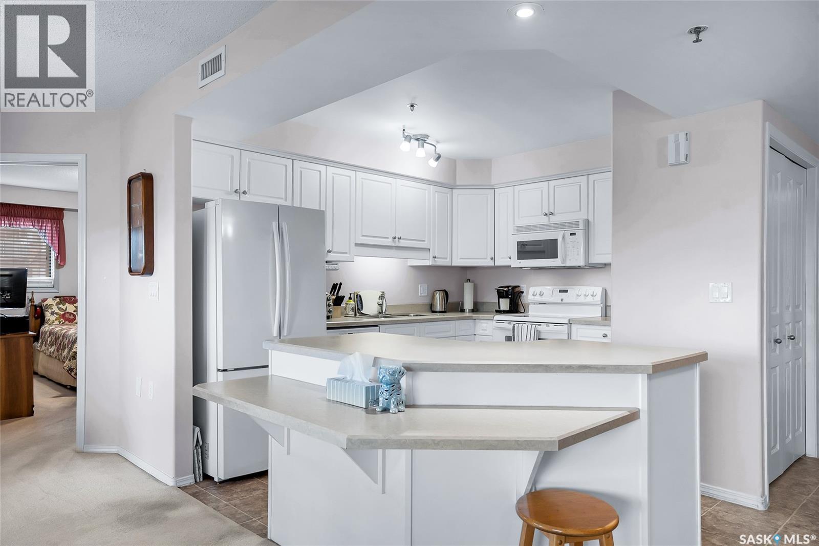 #215 2213 Adelaide STREET E - 12