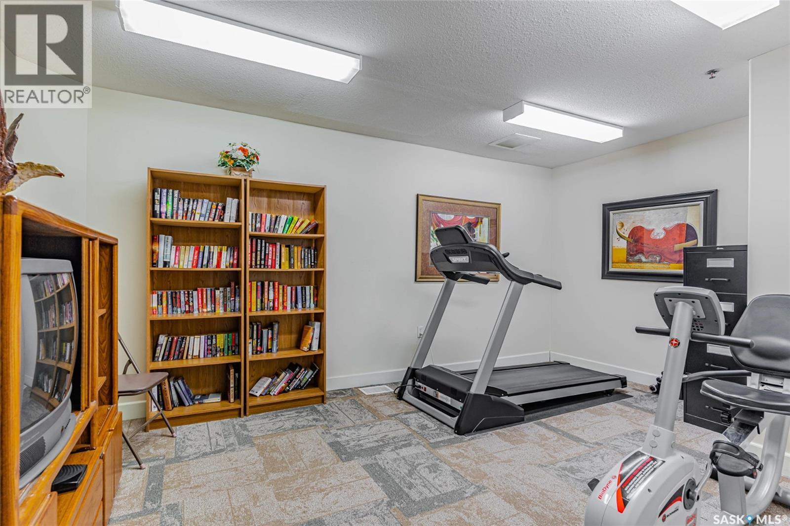 #215 2213 Adelaide STREET E - 28