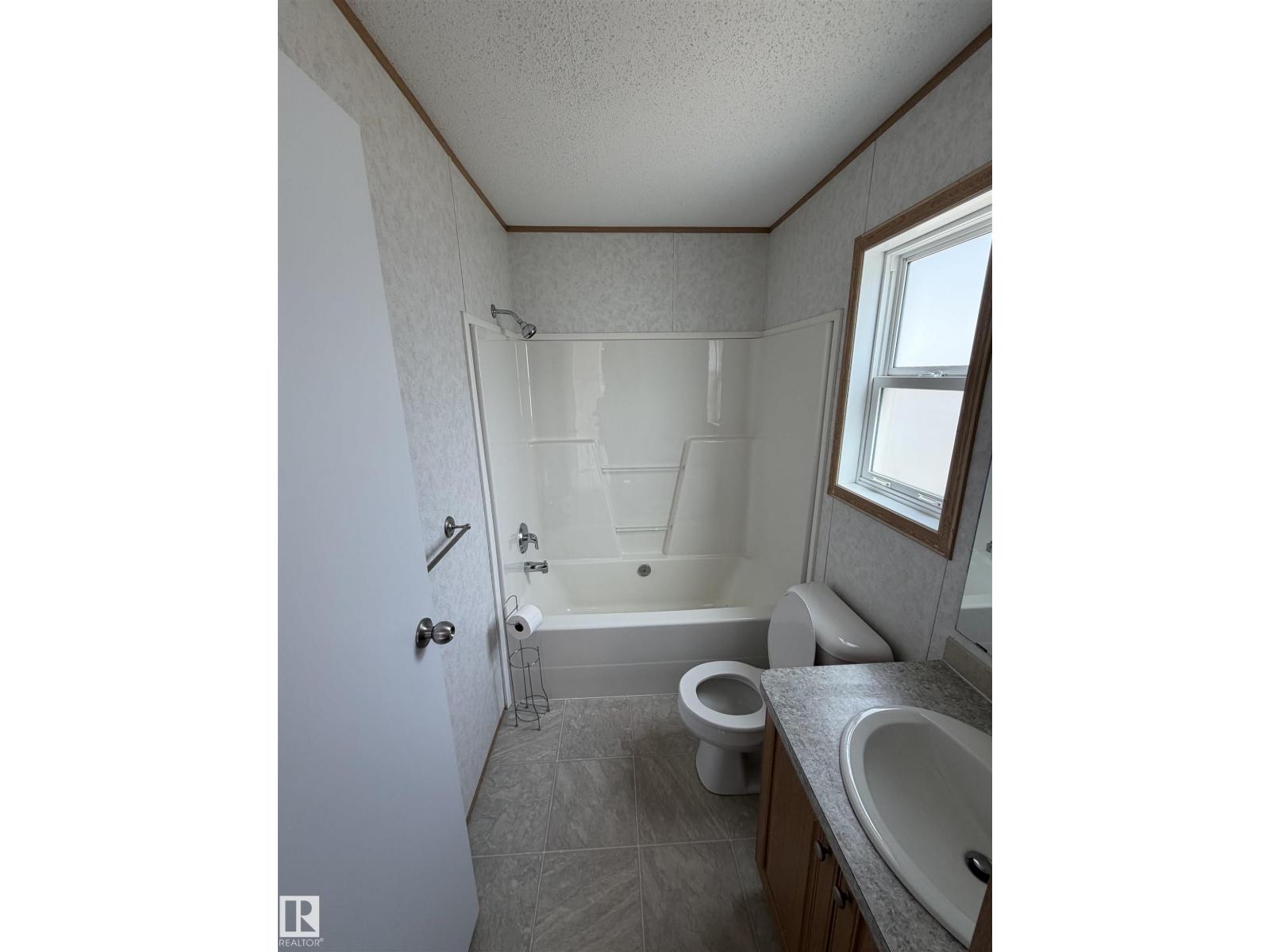 5031 52 ST — photo 25