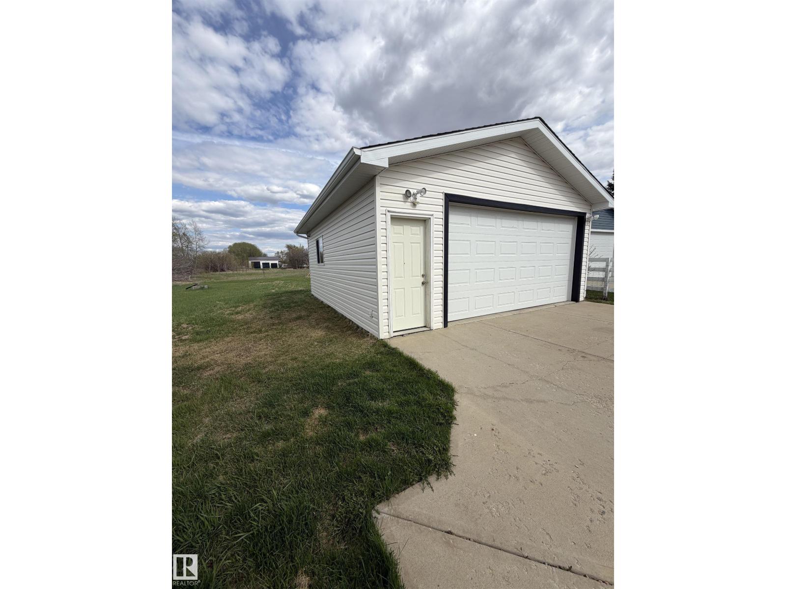 5031 52 ST - photo 4